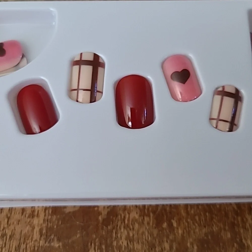 30pcs Hearts & Plaid Press On Nails